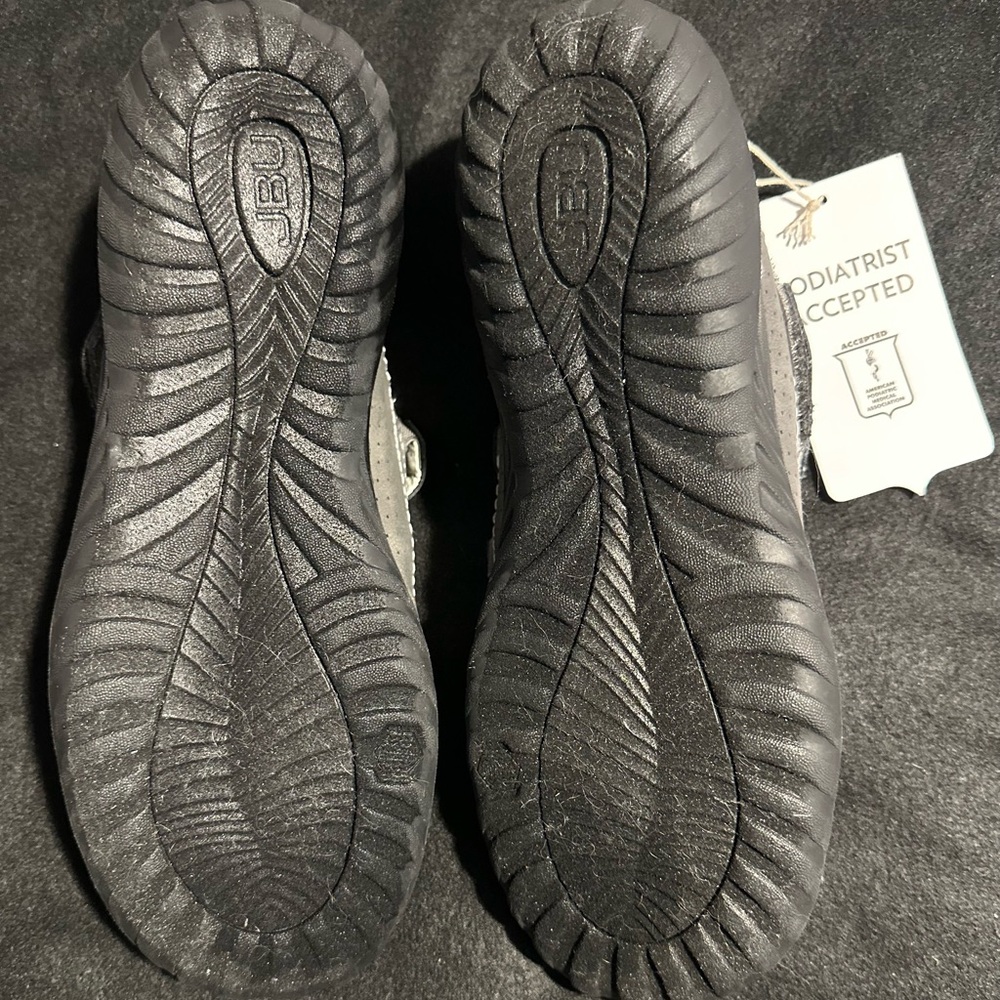 JBU Women's Flats in Cream and Gray - Picture 7 of 13